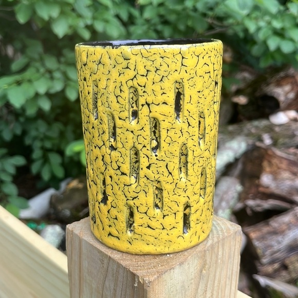 Rare 1960s Bitossi Black and Yellow Textured Crackle Like Glaze *Decorative* Mug - Picture 4 of 9